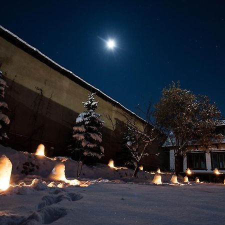 Matsunoki Hotel Karakol Exterior photo